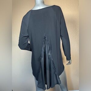 Frank Lyman Designs Effortlessly Chic Long Sleeve Rear Flutter Panel Top